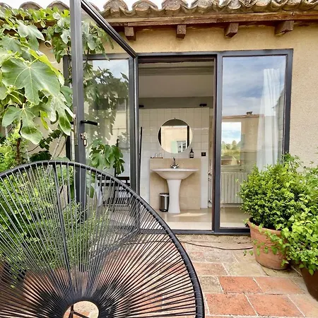 Les Terrasses Bed & Breakfast Uzes